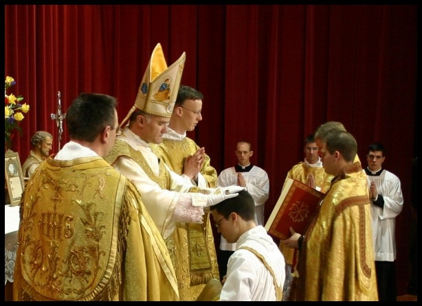 SSPX-Ordination_imposition_of_hands